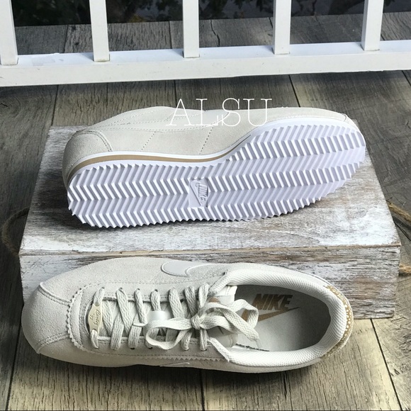 NWTNike Classic Cortez Prem Light Bone WMNS - Picture 5 of 8